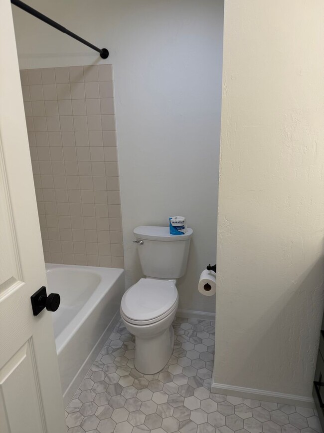 Building Photo - Updated 3 bedroom 2 bath home in a great neighborhood!