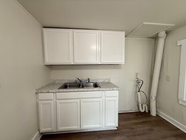 Building Photo - Updated 2 Bedroom Home FOR RENT in Bridget...