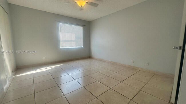 Building Photo - 9999 Summerbreeze Dr