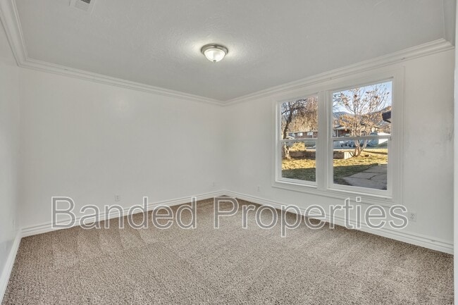 Building Photo - 741 E Center St