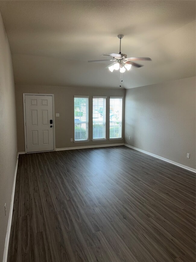Building Photo - 2227 Sanders Brook Dr