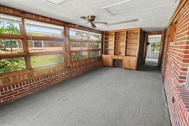 Building Photo - 2822 Sumter Ave