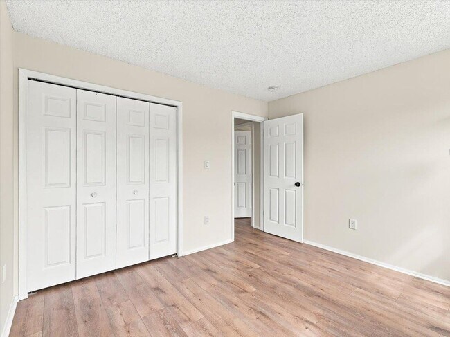 Building Photo - 10 Cottonwood St