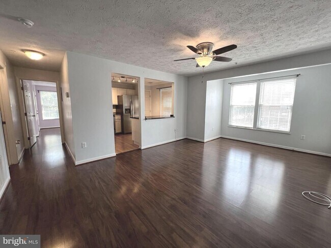 Building Photo - 689 Winding Stream Way