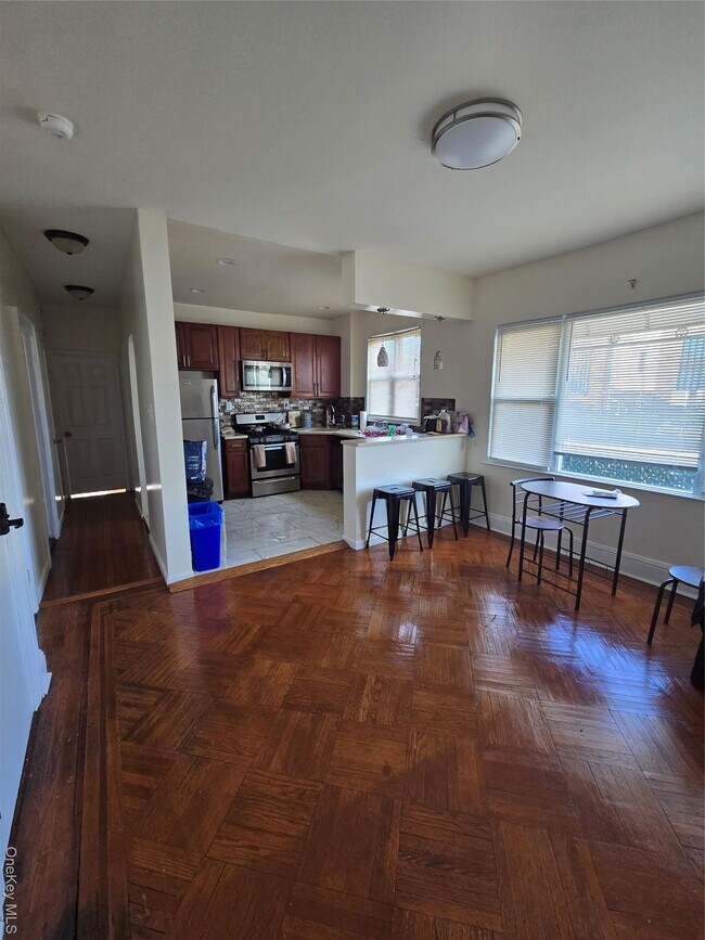 Building Photo - 1170 E 95th St