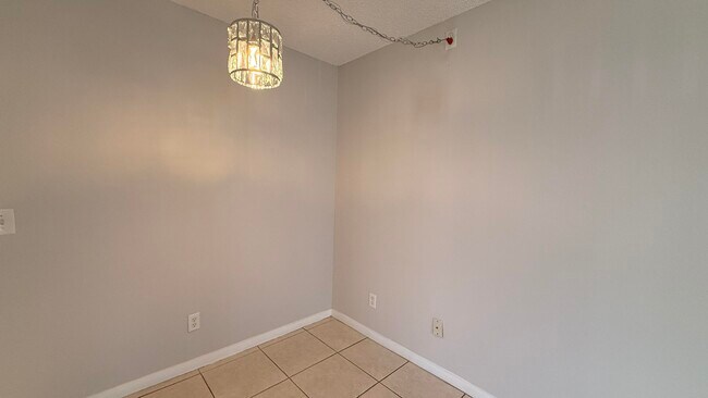 Building Photo - 1694 SE Green Acres Cir