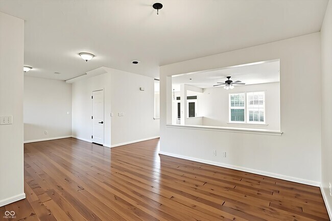 Building Photo - 2161 Silver Rose Dr