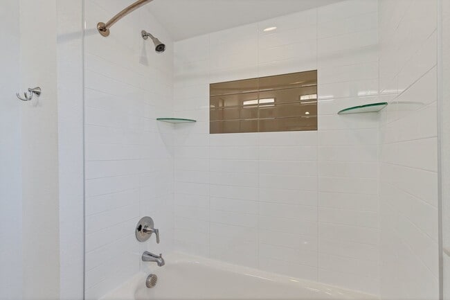 Building Photo - Move In READY!!!   Single family home in s...