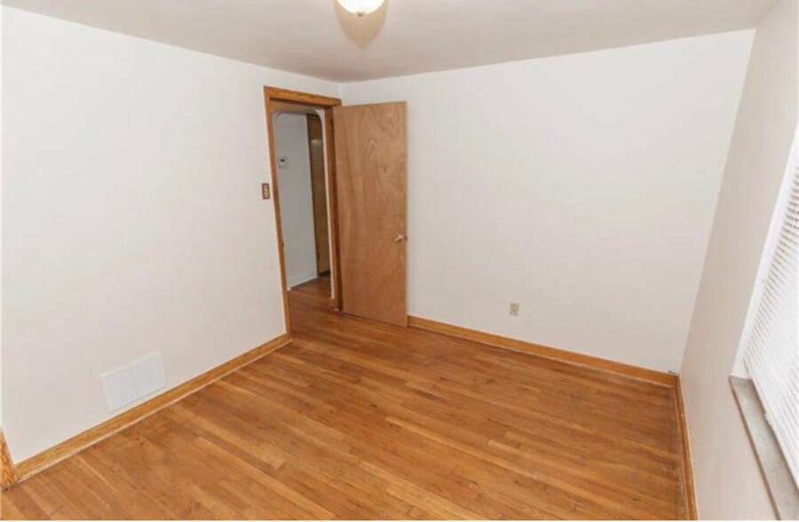 Building Photo - 225 Desdemona St