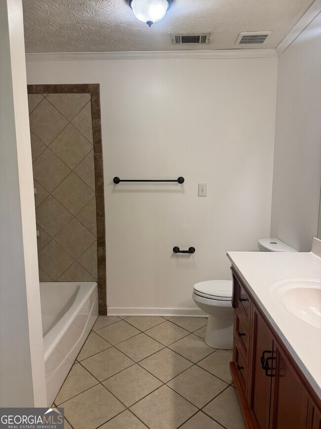 Building Photo - 105 Fox Trail Pl