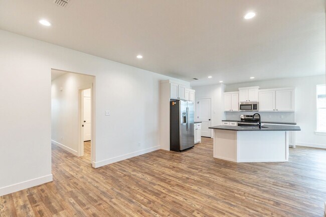 Building Photo - 8001 Sawdust Trl