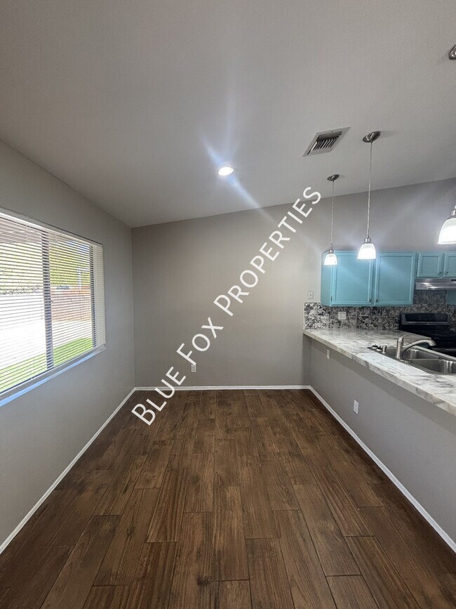 Building Photo - 9825 N Camino Vado