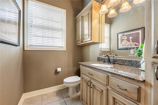 Building Photo - 2616 S Everest Ave