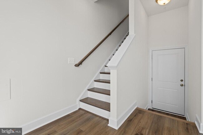 Building Photo - 596 Watermans Dr