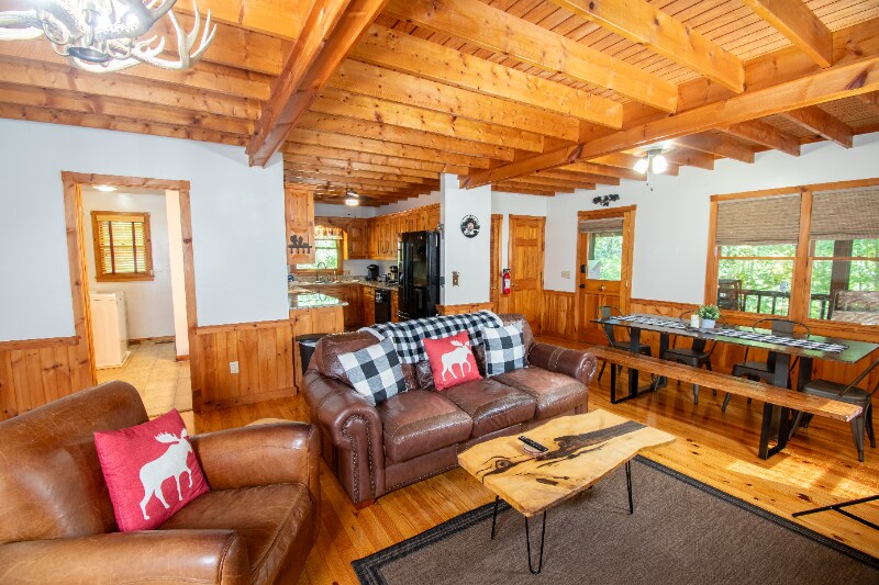 Building Photo - 328 Sharp Top Cir