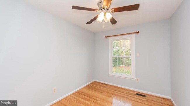 Building Photo - 3871 Woodville Ln