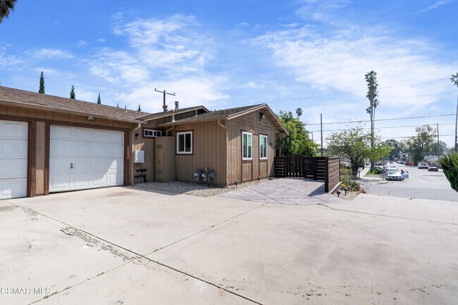 Building Photo - 111 Everett St