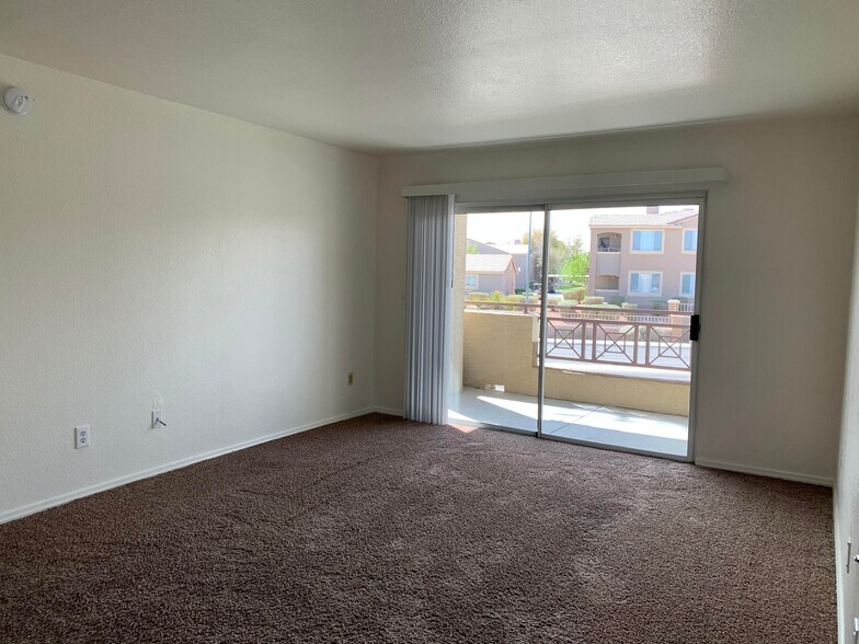 Building Photo - 8070 W Russell Rd