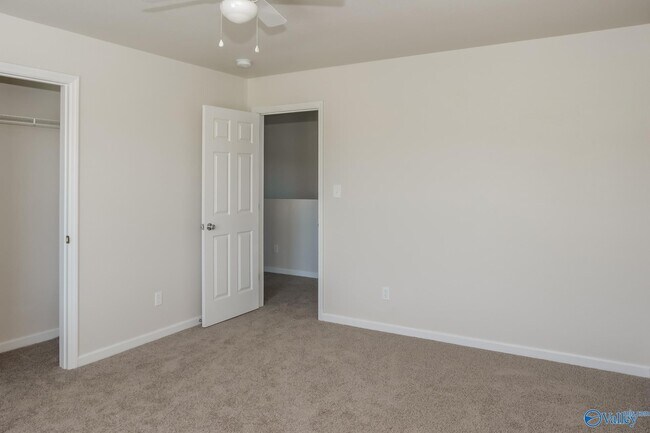 Building Photo - 129 Elmhurst Dr