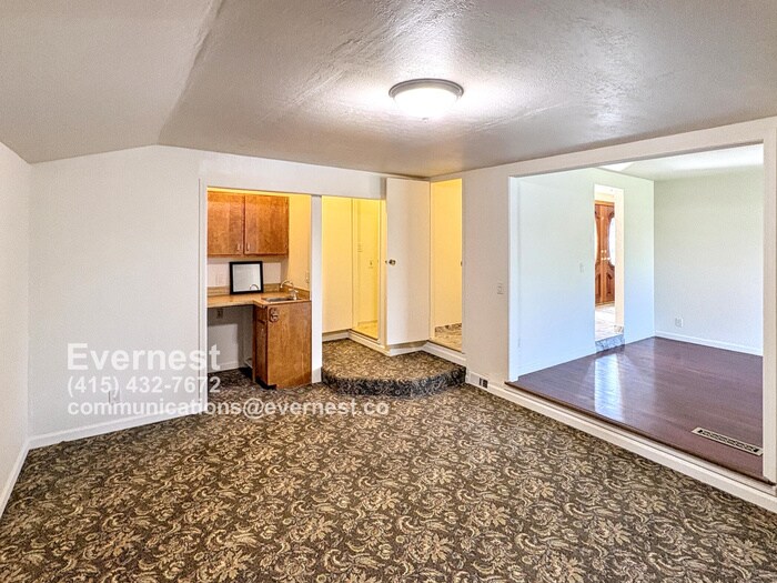Building Photo - 1571 Sun Ln