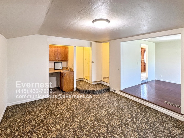 Building Photo - 1571 Sun Ln