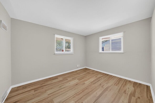 Building Photo - 10772 Spring Garden Dr
