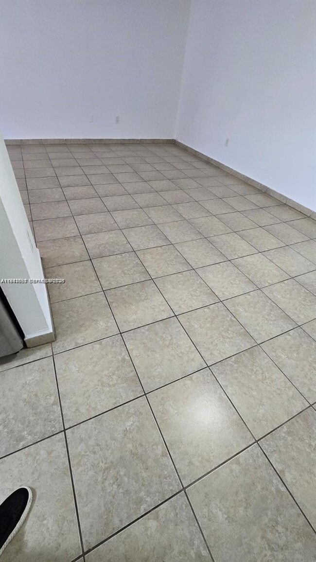 Building Photo - 690 NE 123rd St