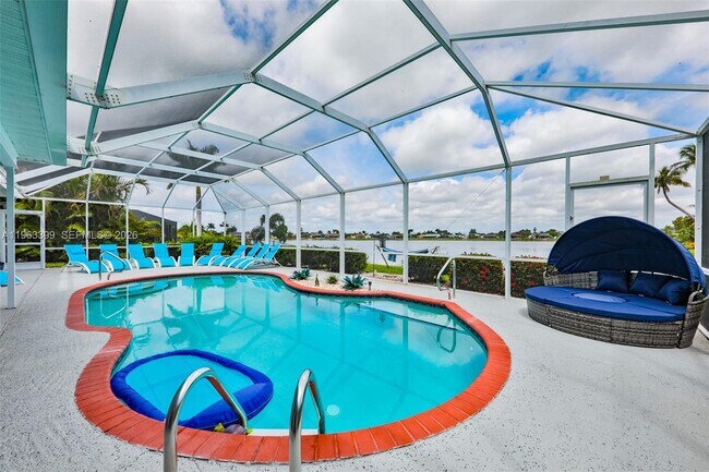 Building Photo - 407 SW 37th St