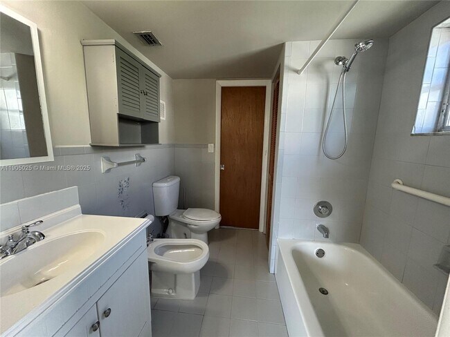 Building Photo - 3605 SW 17th St