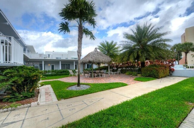 Building Photo - 4228 N Ocean Dr