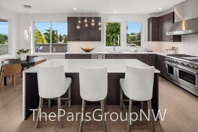 Building Photo - Absolutely Stunning 5br/4404sf Modern Magnolia Luxury