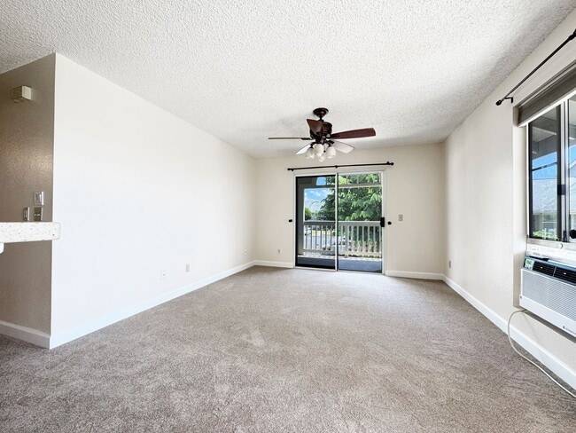 Building Photo - Recently Refreshed Pet Friendly Waikele Co...
