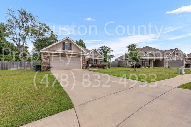 Building Photo - "Charming 3-Bedroom Home with 2 Full Baths...