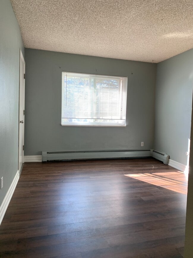 Building Photo - Top Floor Condo in Southeast Denver 2 bed ...