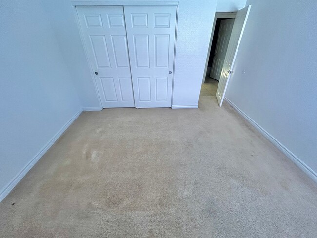 Building Photo - ADORABLE 2 BEDROOM 2 BATHROOM 1ST FLOOR CONDO