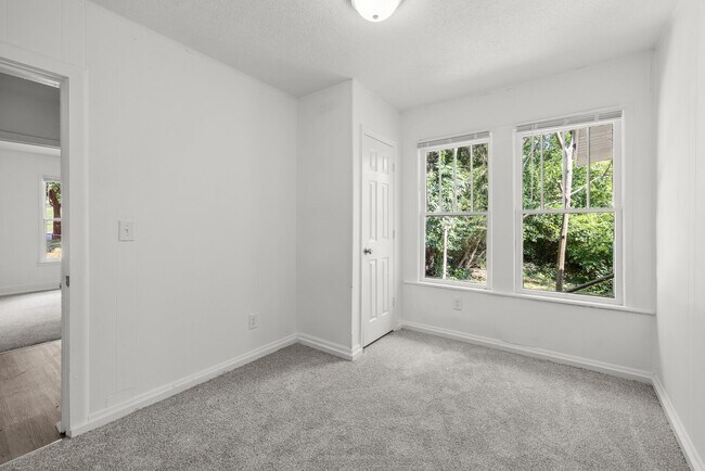 Building Photo - Beautiful Eastlake Bungalow