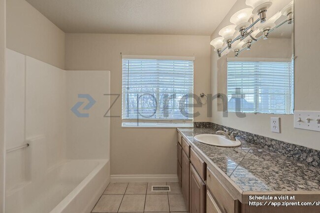 Building Photo - 10326 Avondale Dr