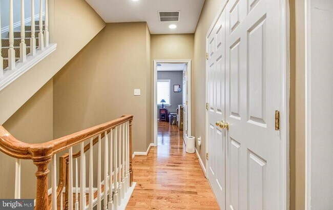 Building Photo - 913 Pleasant Dr