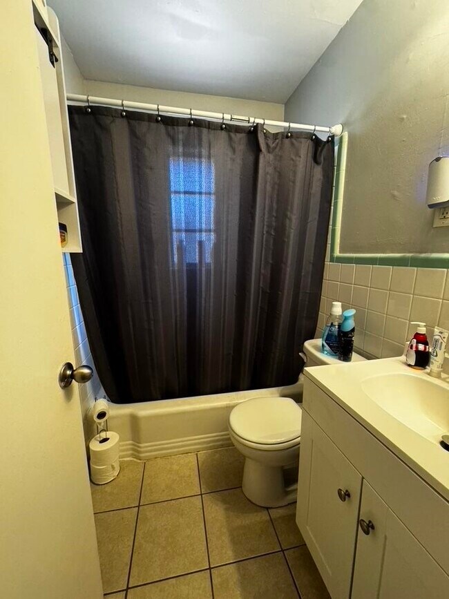 Building Photo - 3558 Kensett Dr