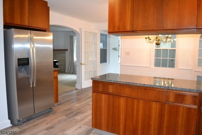 Building Photo - 3 Meadow Dr