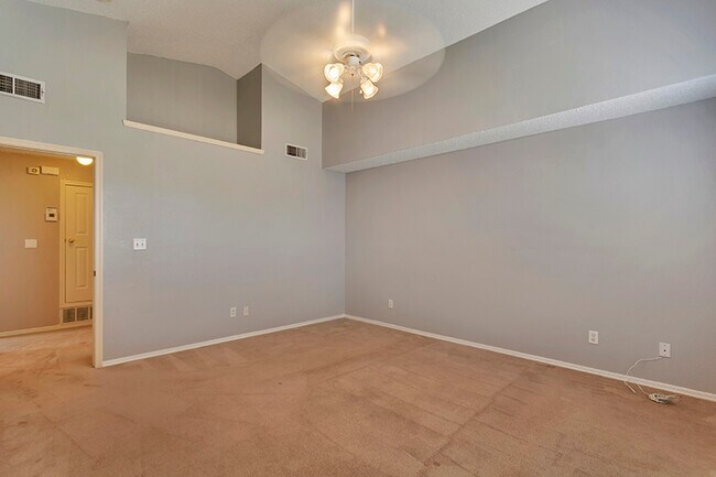 Building Photo - 1417 Plaza Verde Dr