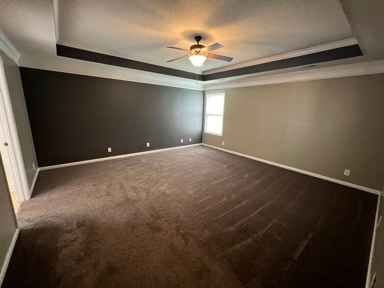 Building Photo - 450 Winding Bluff Way