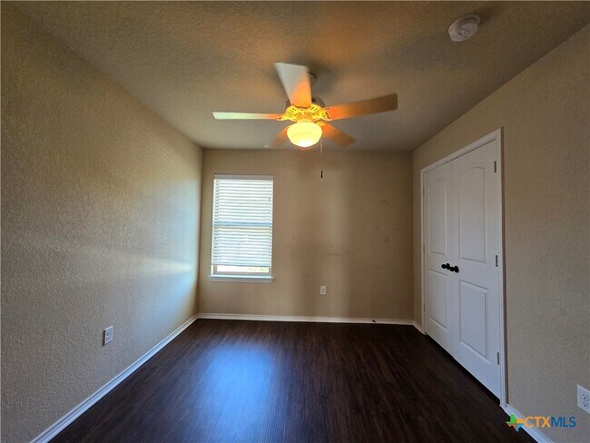 Building Photo - 203 Anne Louise Dr