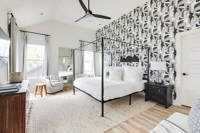 Building Photo - Fully Furnished - Designer Home (Flexible Lease Options)