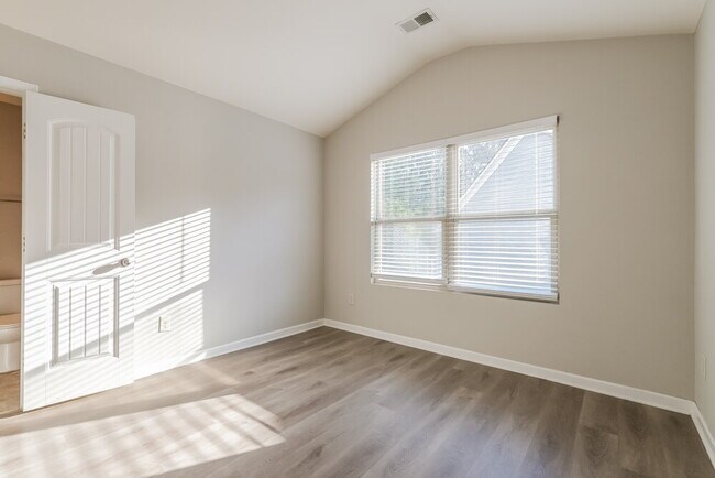 Building Photo - 261 Chandler Bluff Ct SE