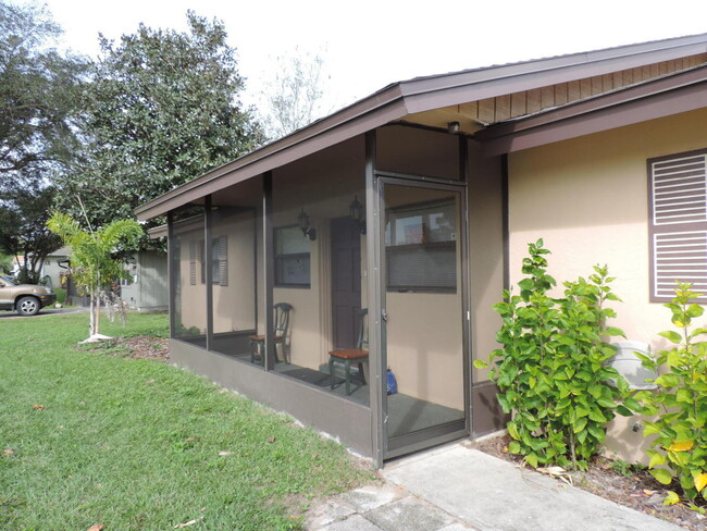 Building Photo - Three bedroom ranch home in Palm Bay.