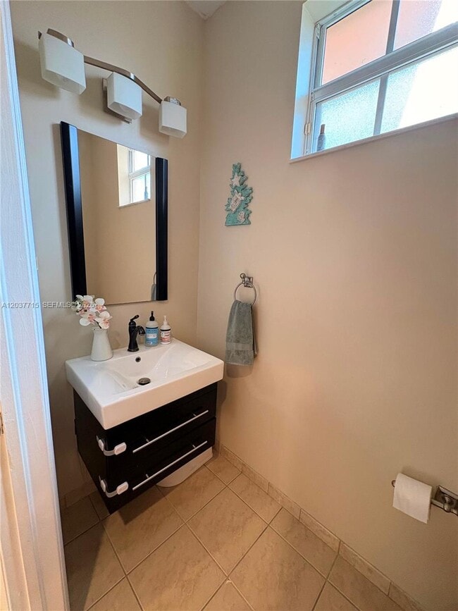 Building Photo - 280 Las Brisas Cir
