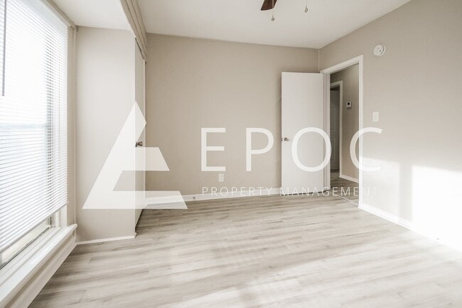 Building Photo - 817 N Gary Ave