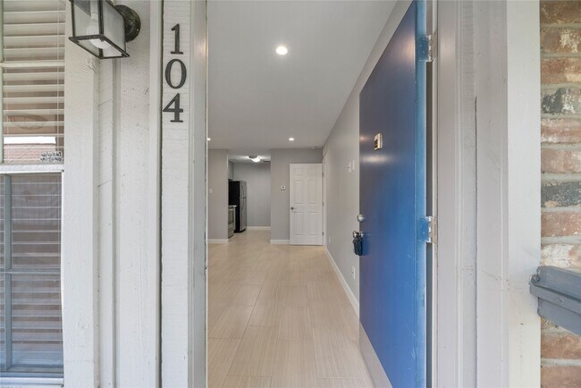 Building Photo - 2250 Bering Dr