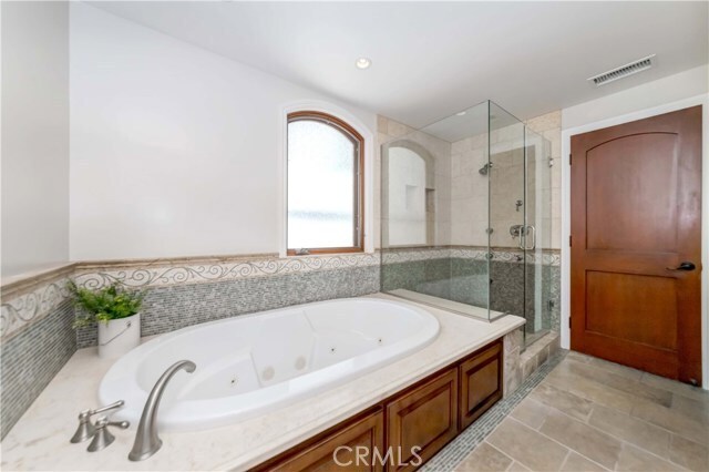 Building Photo - 2816 Manhattan Ave